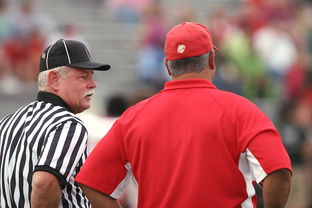 开云在线登入-教练战术布置频繁调整引发讨论，教练在布置战术时讲到了常用的比赛阵型